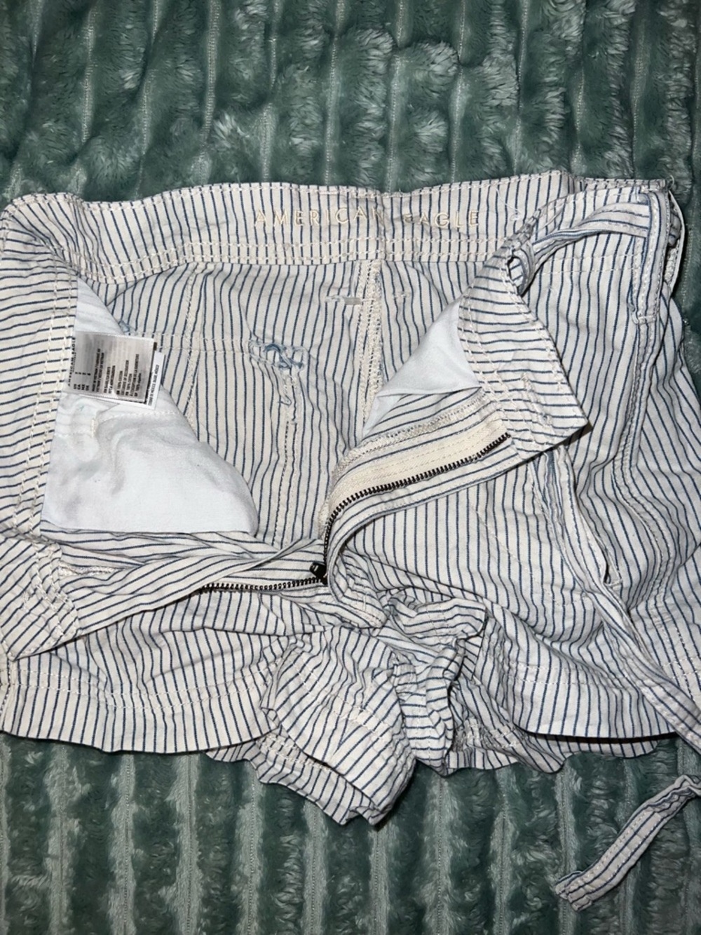 Shorts - Picture 3 of 4